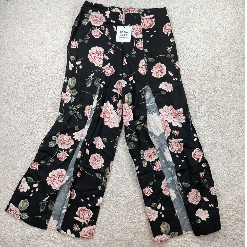 Somedays Lovin Breaking Darkness Floral Wide Leg Slit Pants‎ Black Rose L NEW
